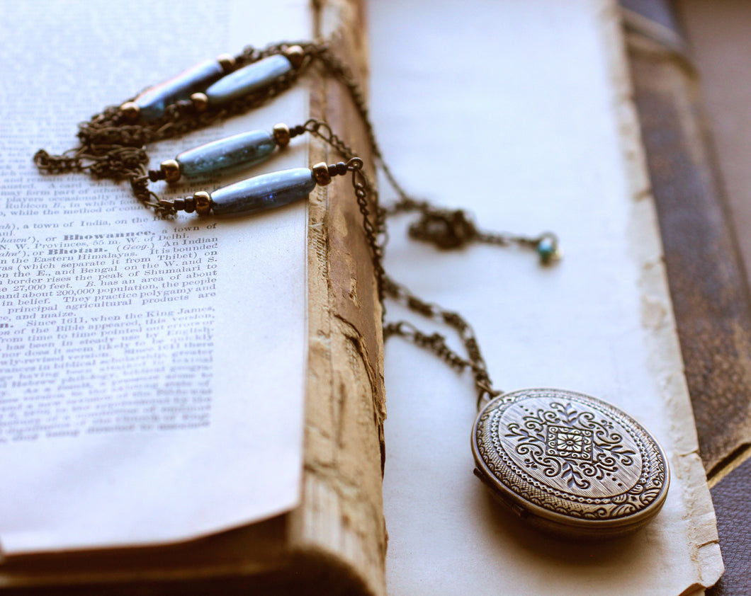 Locket Necklace with Solid Perfume, Diamond Pattern, Unique Chain with Blue Kyanite