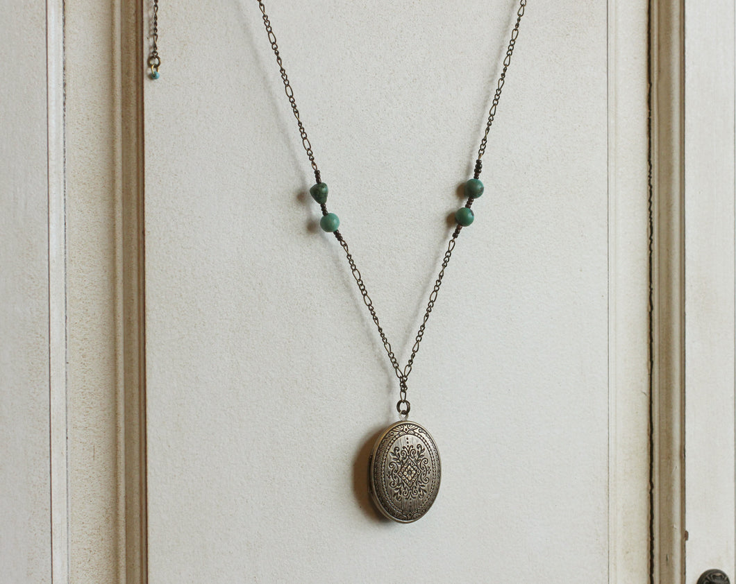 Locket Necklace with Solid Perfume, Diamond Pattern, Unique Chain with Turquoise