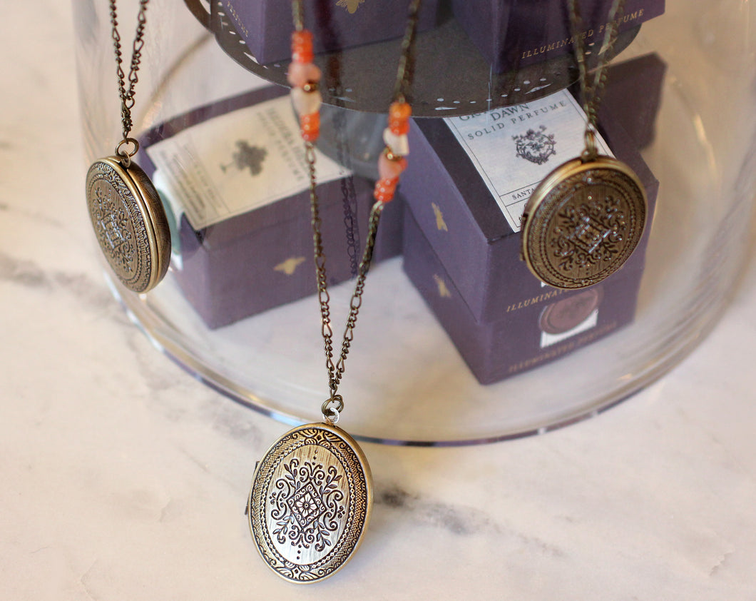 Locket Necklace with Solid Perfume, Diamond Pattern, Unique Chain with Carnelian