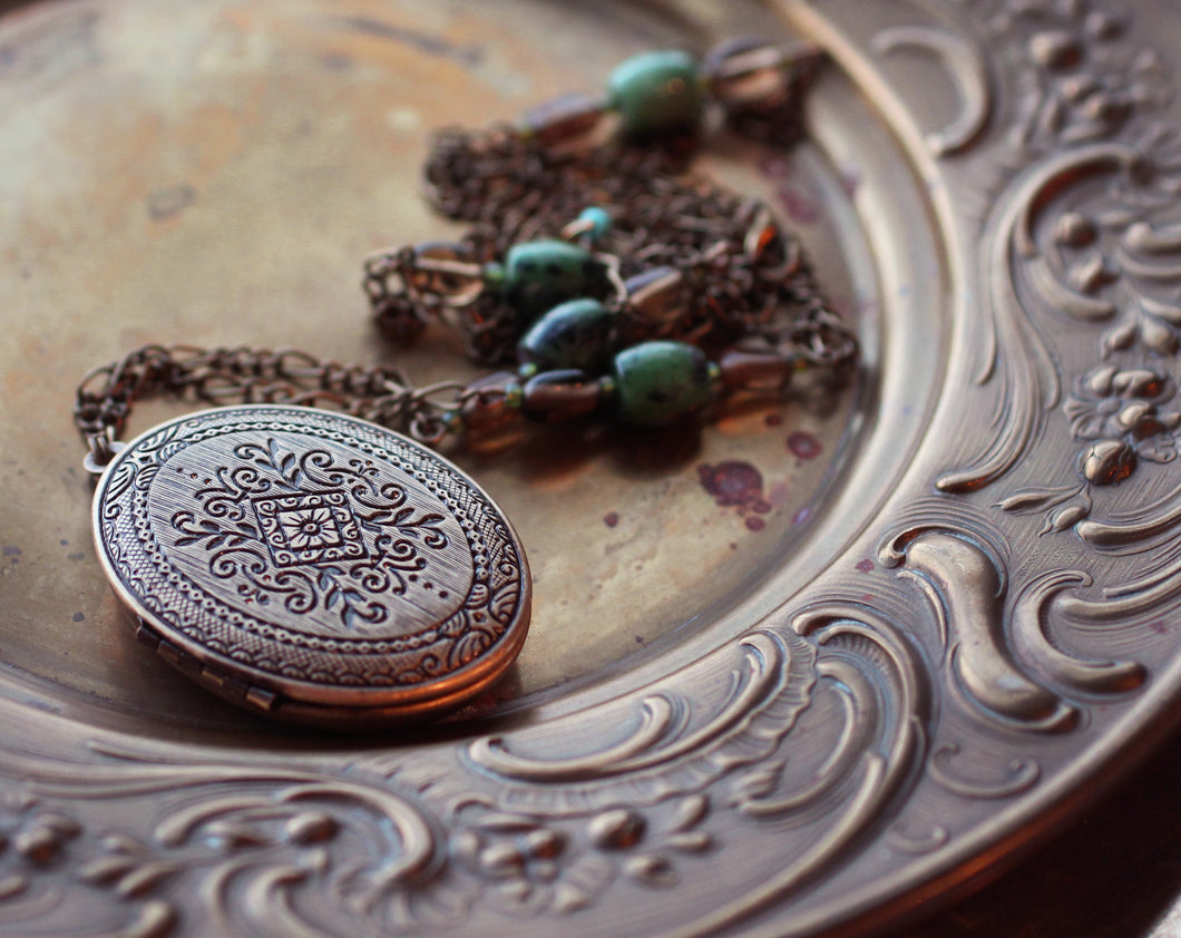 Locket Necklace with Solid Perfume, Diamond Pattern, Unique Chain with Ruby Zoisite